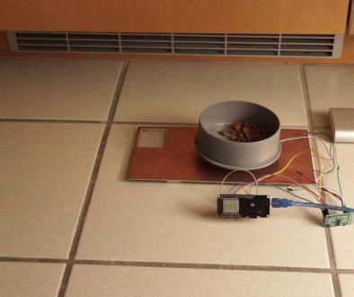 Connected Cat Feeder Using a Strain Gauge and an ESP32 (Video #161)